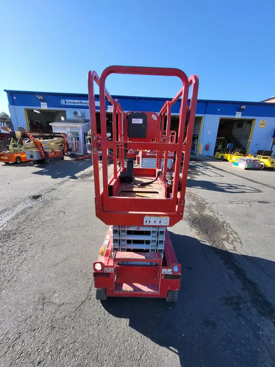 2018 MEC MICRO 19 Scissor Lift
