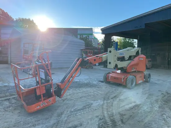 2016 JLG E400AJPN Articulating Boom Lift