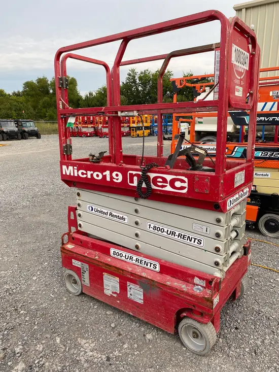 2018 MEC MICRO 19 Scissor Lift