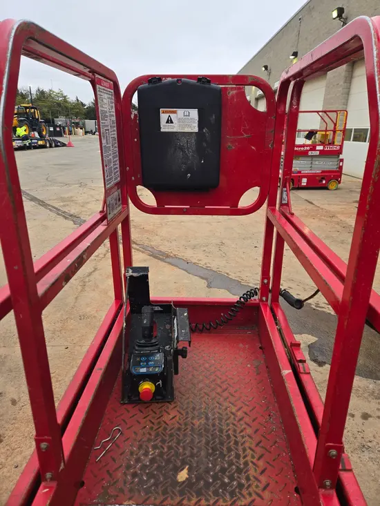 2018 MEC MICRO 19 Scissor Lift