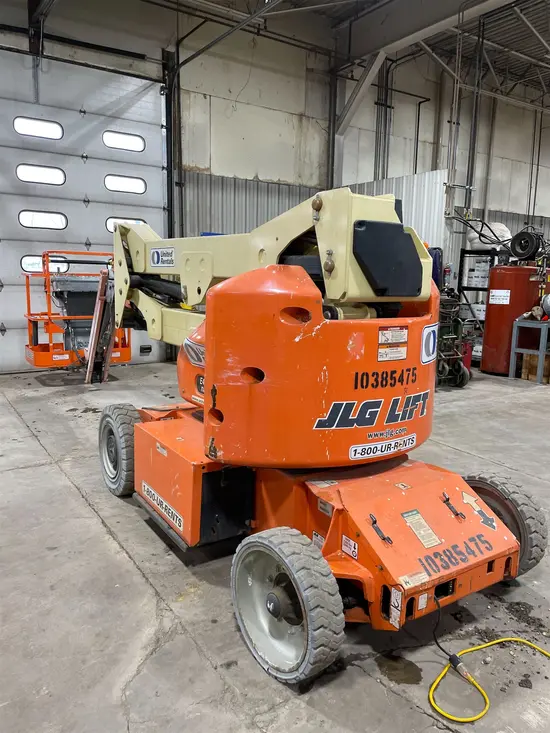 2015 JLG E400AJPN Articulating Boom Lift
