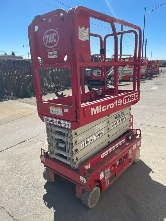 2018 MEC MICRO 19 Scissor Lift