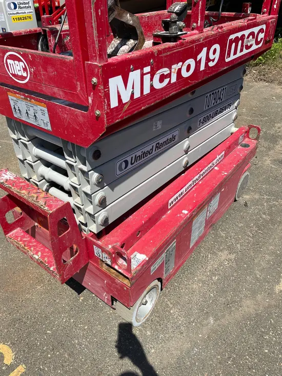 2018 MEC MICRO 19 Scissor Lift