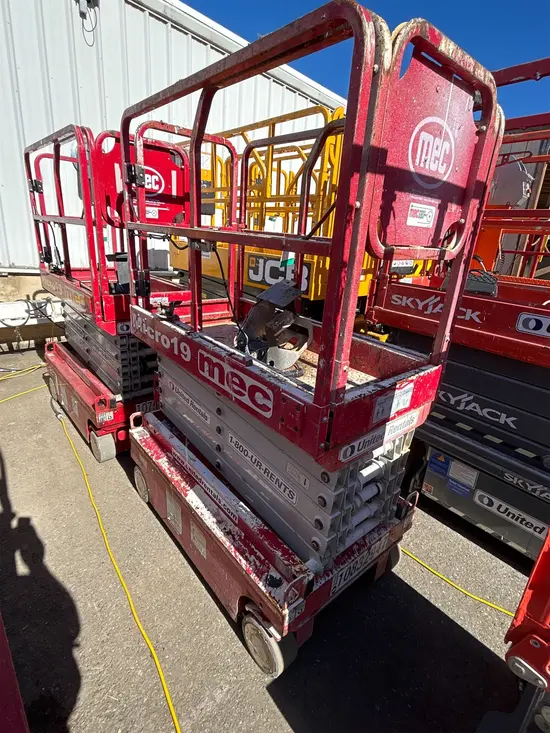 2018 MEC MICRO 19 Scissor Lift