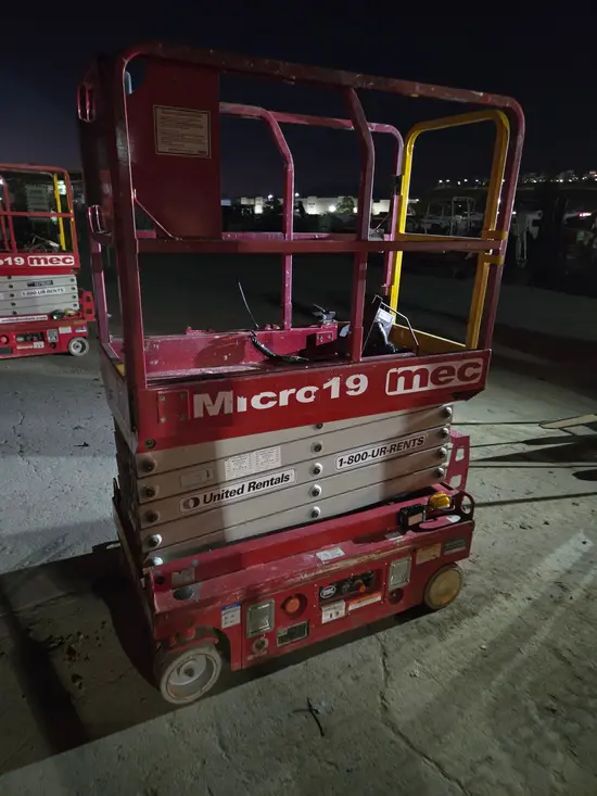 2018 MEC MICRO 19 Scissor Lift