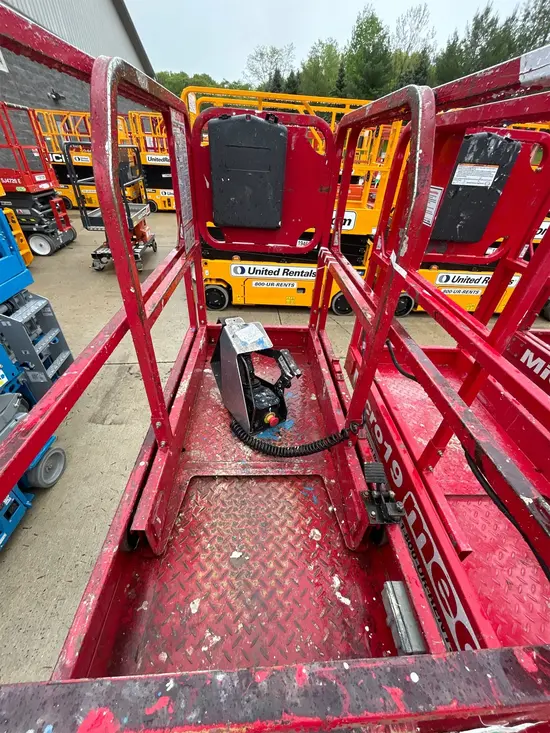 2018 MEC MICRO 19 Scissor Lift