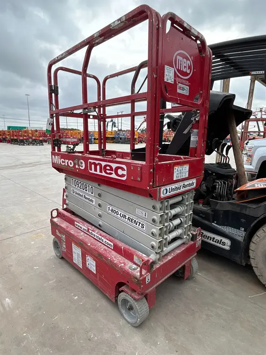 2019 MEC MICRO 19 Scissor Lift