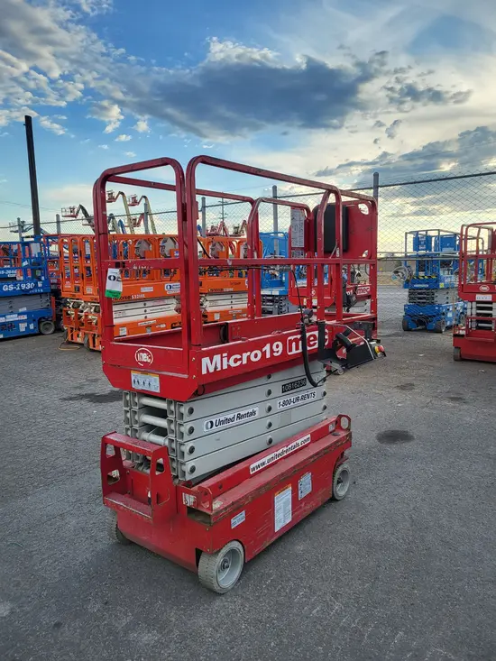 2018 MEC MICRO 19 Scissor Lift