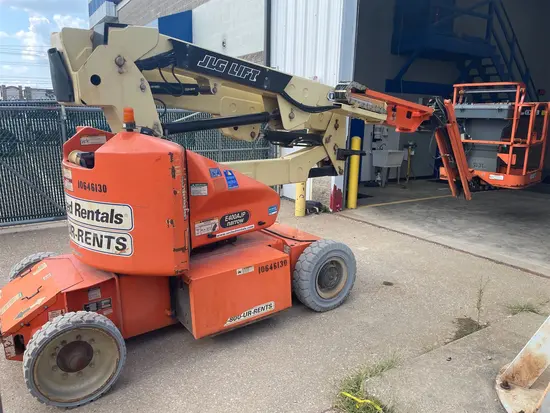 2017 JLG E400AJPN Articulating Boom Lift