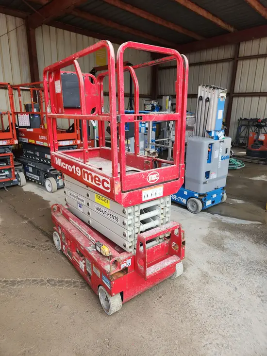 2018 MEC MICRO 19 Scissor Lift