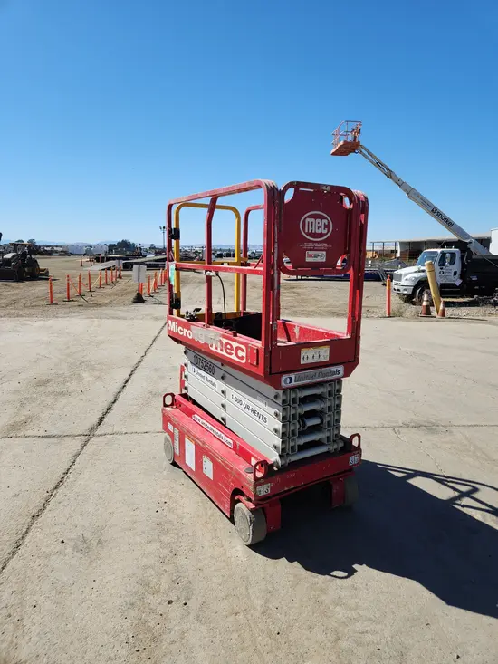 2018 MEC MICRO 19 Scissor Lift