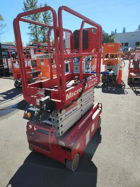 2018 MEC MICRO 19 Scissor Lift