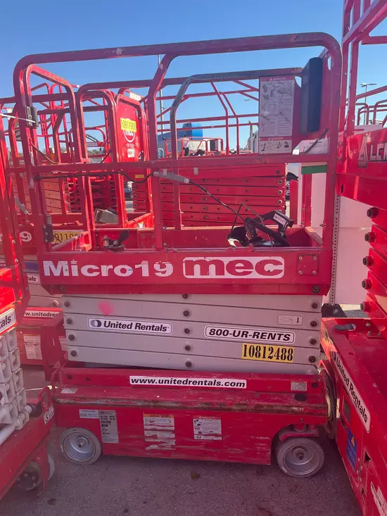 2018 MEC MICRO 19 Scissor Lift