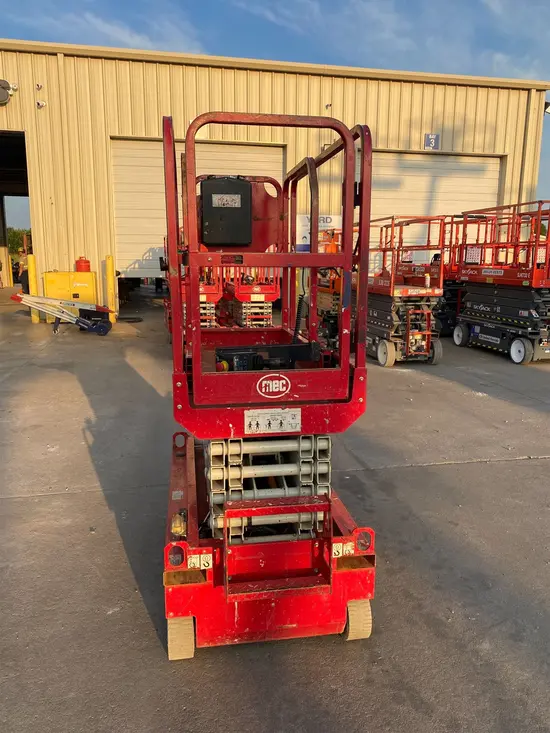 2018 MEC MICRO 19 Scissor Lift
