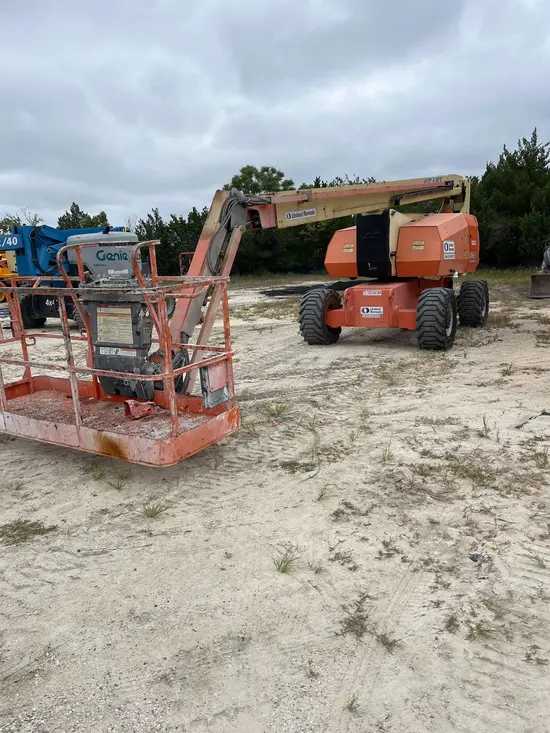 2013 JLG 800AJ Articulating Boom Lift