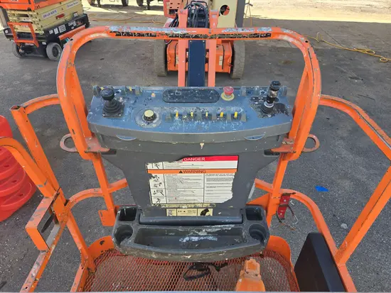2013 JLG E400AJPN Articulating Boom Lift