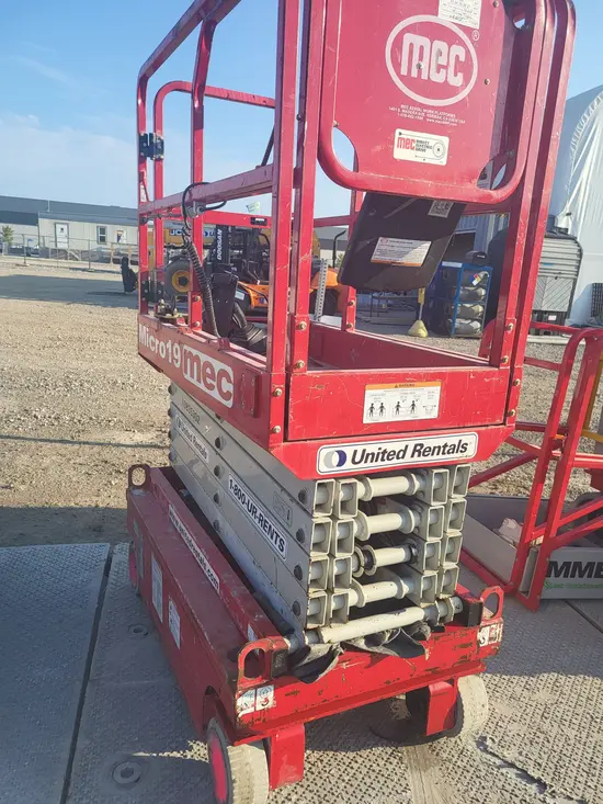 2018 MEC MICRO 19 Scissor Lift