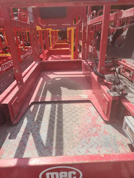 2018 MEC MICRO 19 Scissor Lift