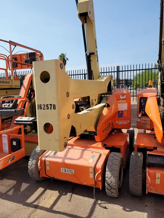 2016 JLG E400AJPN Articulating Boom Lift