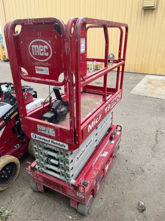 2018 MEC MICRO 19 Scissor Lift