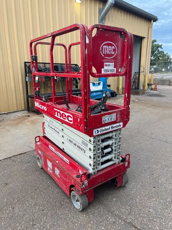 2018 MEC MICRO 19 Scissor Lift