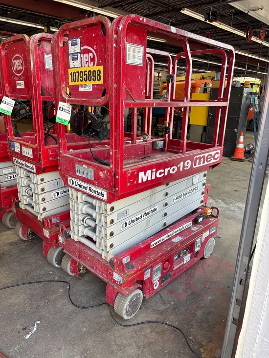 2018 MEC MICRO 19 Scissor Lift