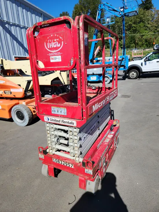 2018 MEC MICRO 19 Scissor Lift