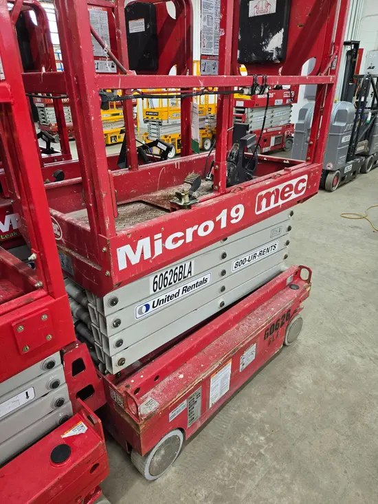 2018 MEC MICRO 19 Scissor Lift