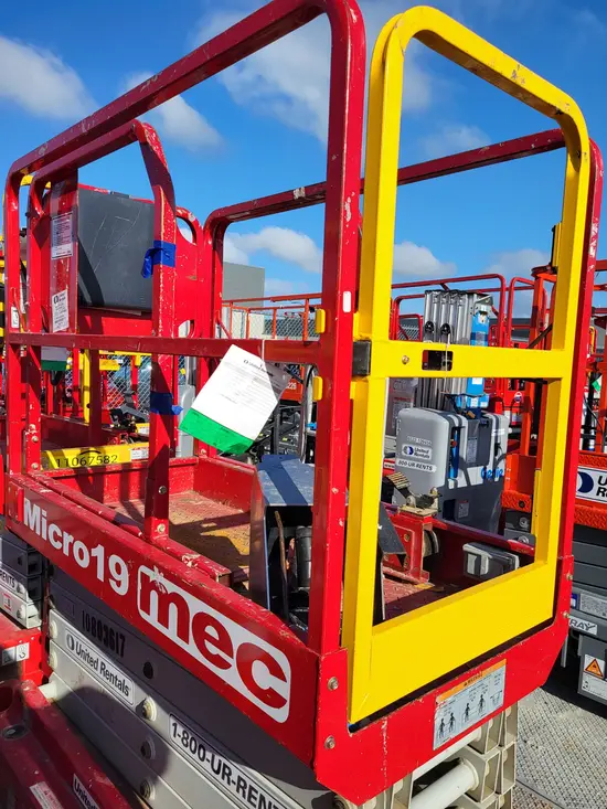 2018 MEC MICRO 19 Scissor Lift