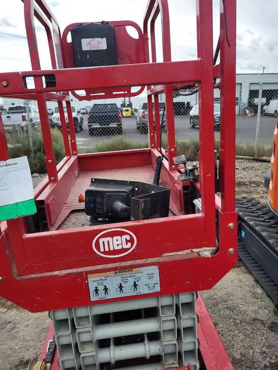 2018 MEC MICRO 19 Scissor Lift