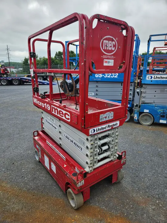 2018 MEC MICRO 19 Scissor Lift