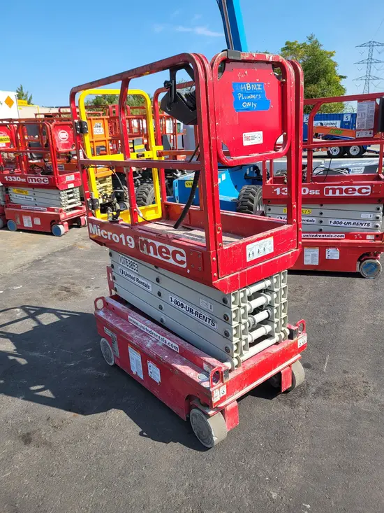 2018 MEC MICRO 19 Scissor Lift