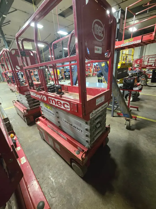 2018 MEC MICRO 19 Scissor Lift