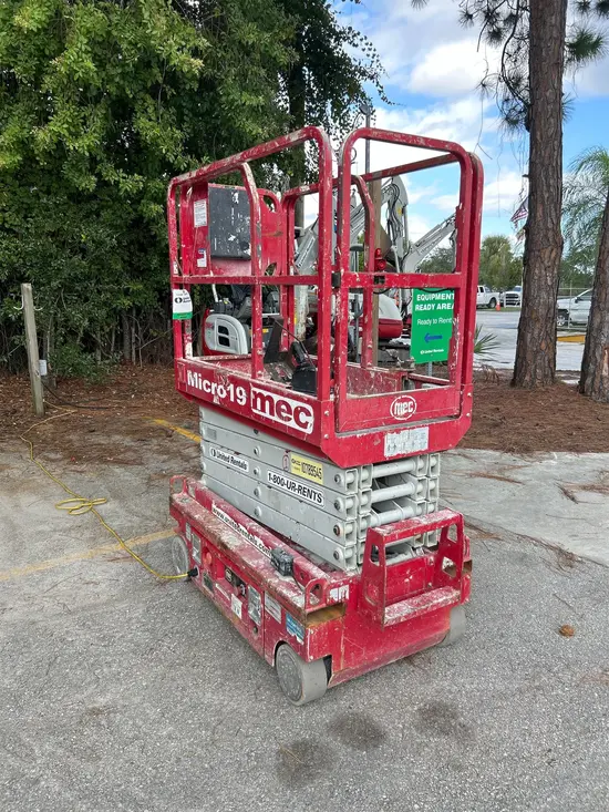 2018 MEC MICRO 19 Scissor Lift