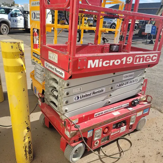 2018 MEC MICRO 19 Scissor Lift