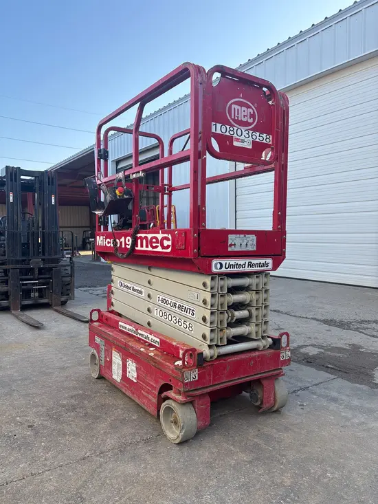 2018 MEC MICRO 19 Scissor Lift