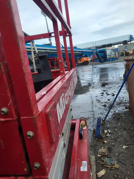 2018 MEC MICRO 19 Scissor Lift