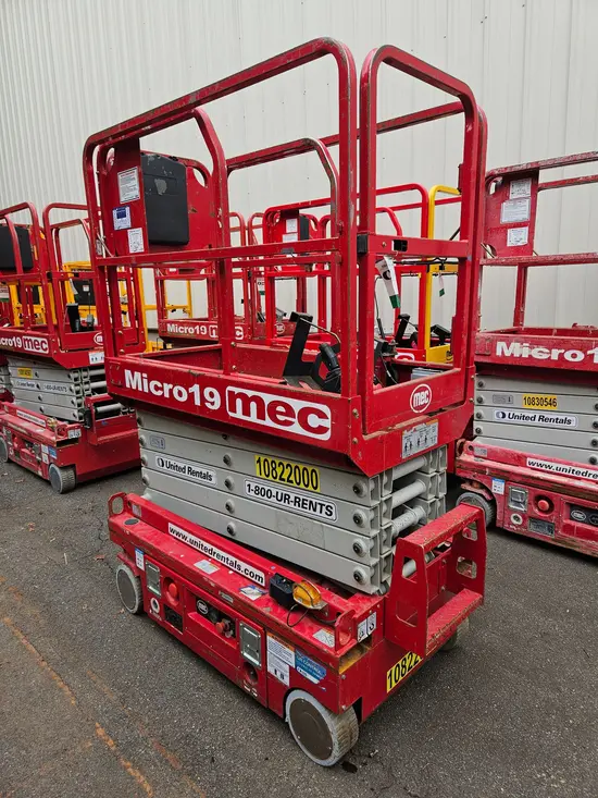 2018 MEC MICRO 19 Scissor Lift