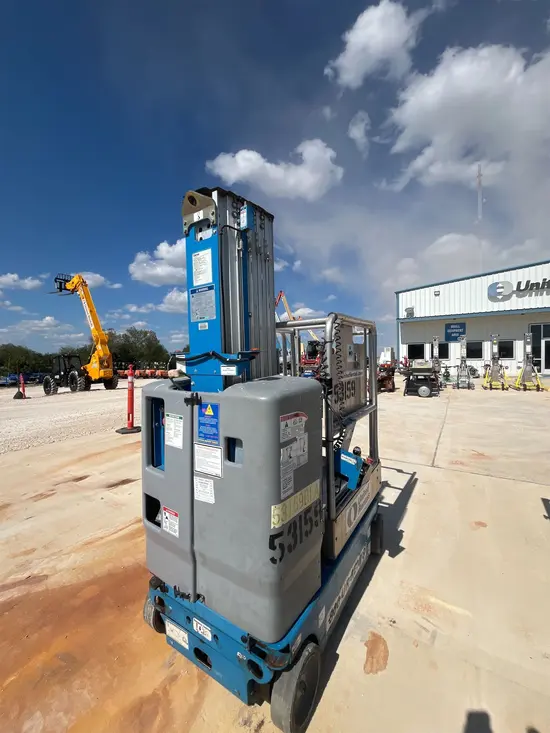 2017 Genie GR-20 Self-Propelled One-Person Lift