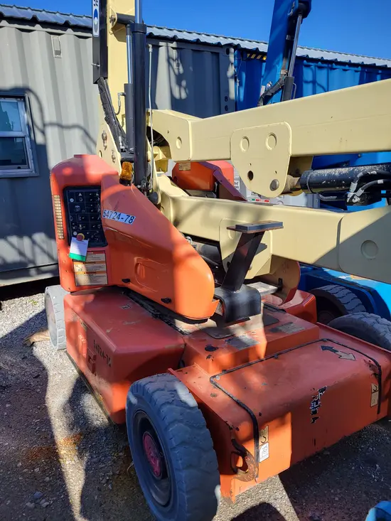 2012 JLG E400AJPN Articulating Boom Lift
