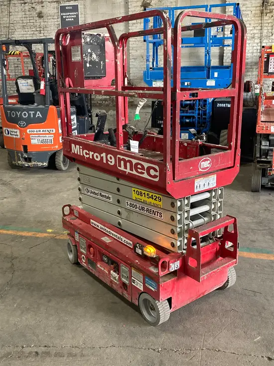 2018 MEC MICRO 19 Scissor Lift