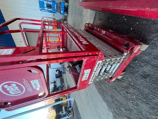 2018 MEC MICRO 19 Scissor Lift