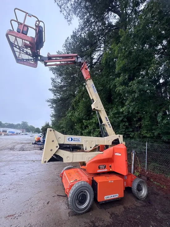 2015 JLG E400AJPN Articulating Boom Lift