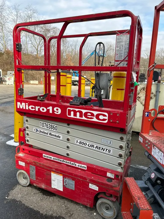 2018 MEC MICRO 19 Scissor Lift