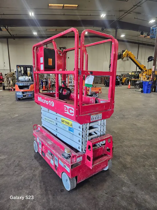 2018 MEC MICRO 19 Scissor Lift