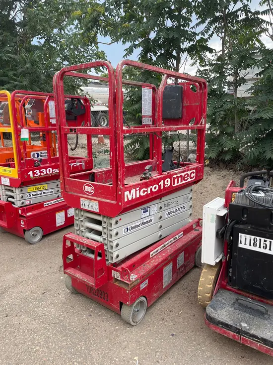 2018 MEC MICRO 19 Scissor Lift