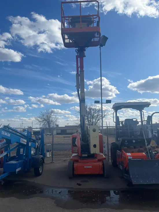 2012 JLG E400AJPN Articulating Boom Lift