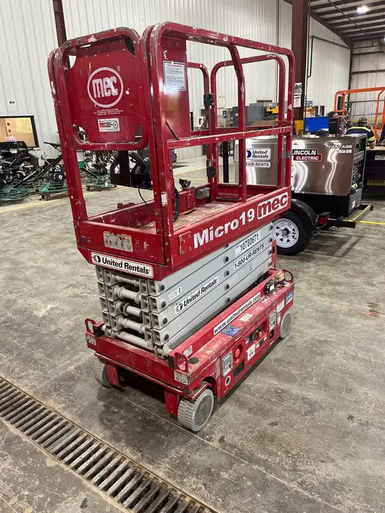 2018 MEC MICRO 19 Scissor Lift