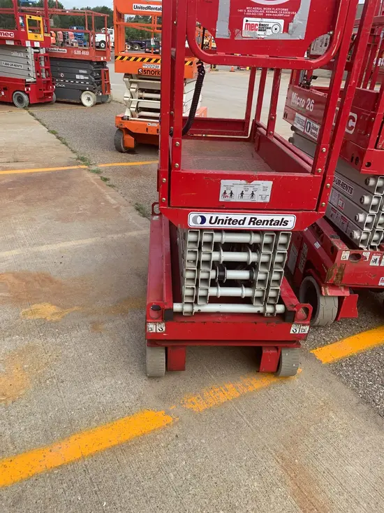 2018 MEC MICRO 19 Scissor Lift