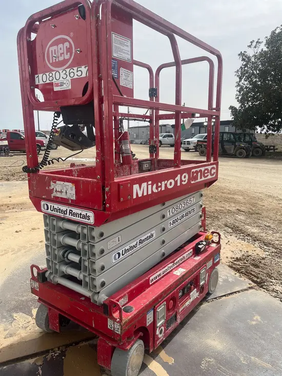 2018 MEC MICRO 19 Scissor Lift